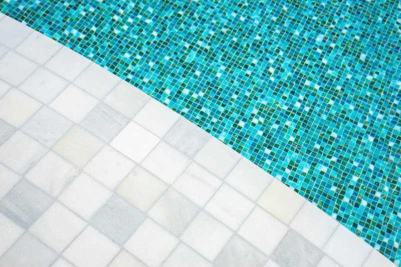 ¿Cómo mantener el mosaico de tu piscina?
